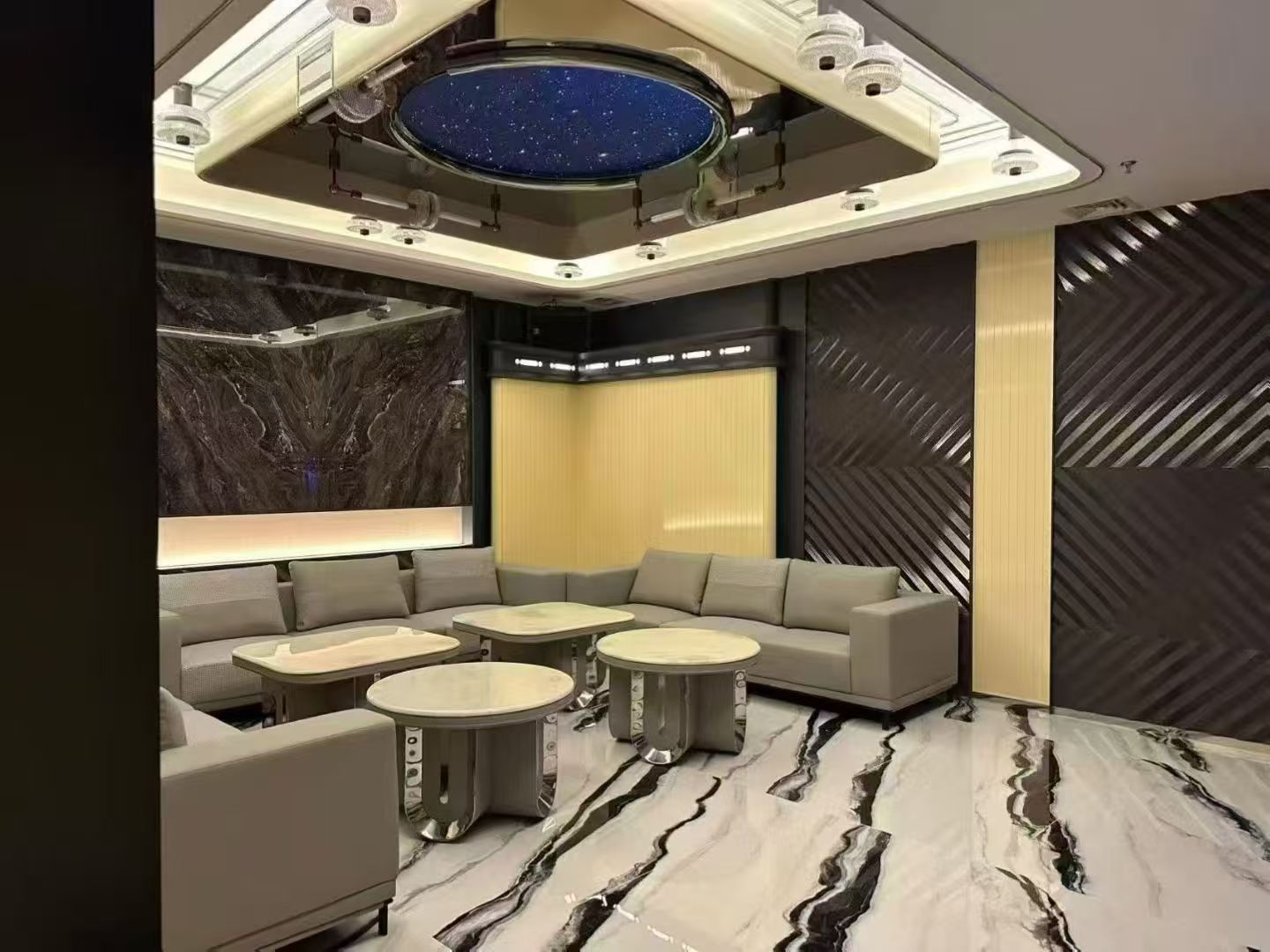 汇金KTV豪华包厢